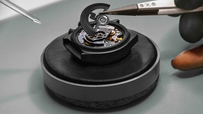 Porsche-Design_50Y_All_Black_Uhrmacher
