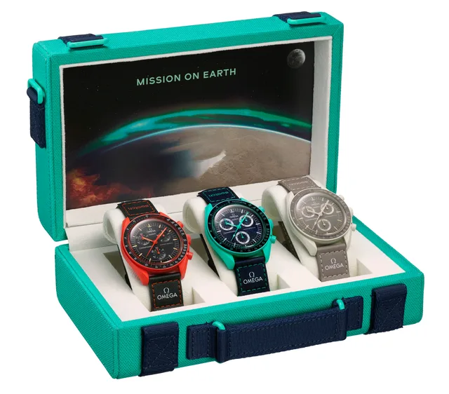 sc01_24_mission_on_earth_suitcase_open