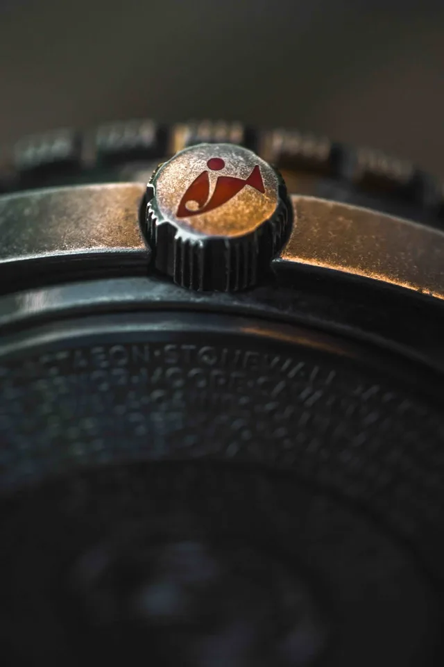 SUB-300T-Sharkhunter-Clive-Cussler-Macro-7