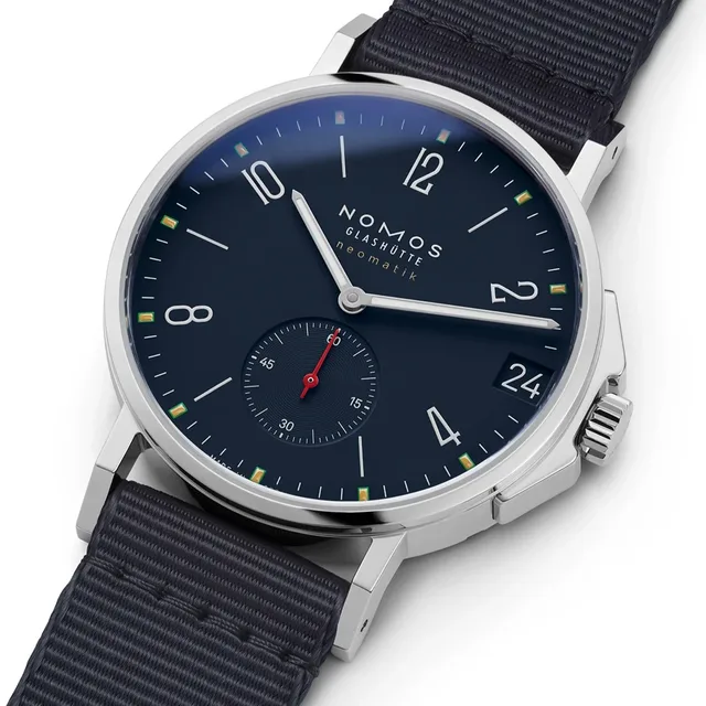 WT_03_NOMOSGlashuette_518_528_Ahoi_neomatik_38_date_Atlantic_1080x1350px-1
