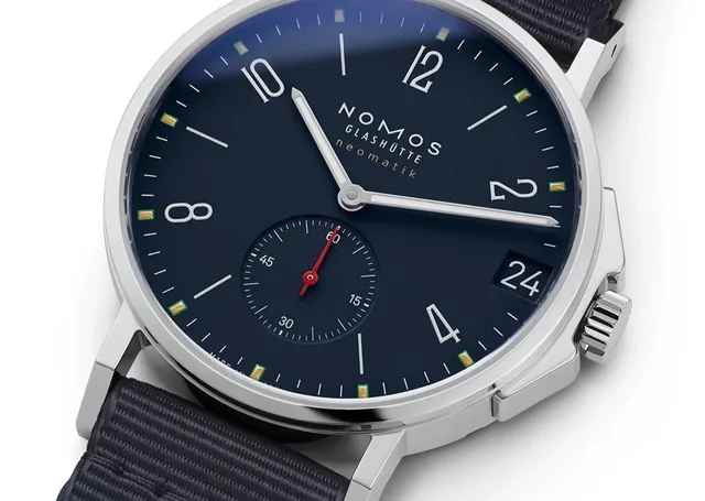 WT_03_NOMOSGlashuette_518_528_Ahoi_neomatik_38_date_Atlantic_1080x1350px-1