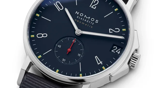 WT_03_NOMOSGlashuette_518_528_Ahoi_neomatik_38_date_Atlantic_1080x1350px-1