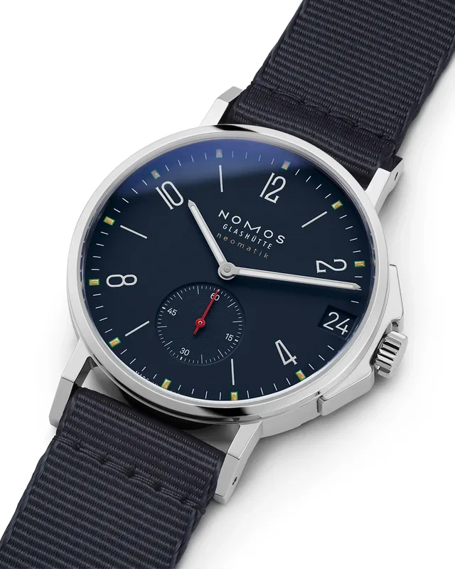 WT_03_NOMOSGlashuette_518_528_Ahoi_neomatik_38_date_Atlantic_1080x1350px
