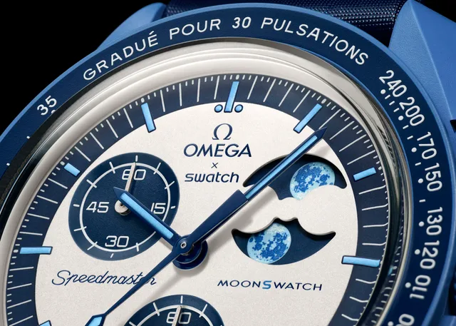sc01_24_super_blue_moonphase_close-up_dial
