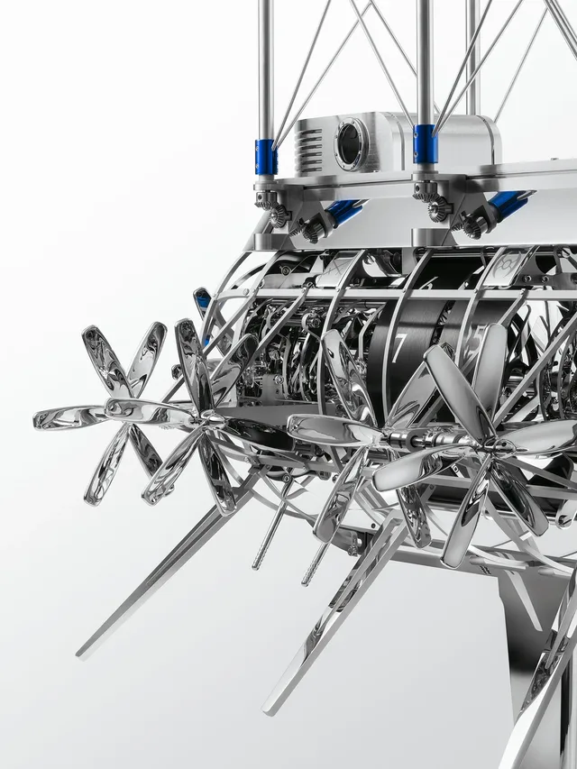 WT_MBandF_L-Epee_Co-Creation_Albatross_Lifestyle_Closeup_3_Lres