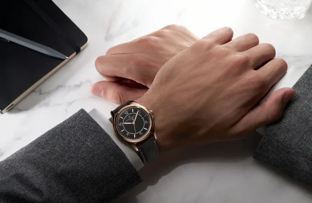 WT_Vacheron_SixtyfiveVAC_Fiftysix_Lifestyle_4600E-000R-H101_1