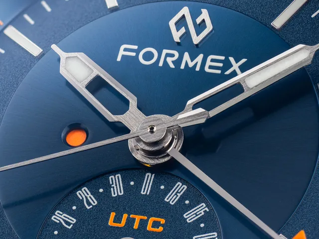 WT_Formex-Stratos-UTC-41mm-Blue-Dial_Closeup-Hands_2