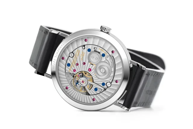02b_NOMOSGlashuette_0136_Tangente_2date_blue_3543x2362px