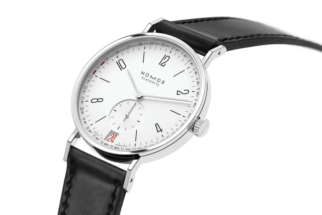 09_NOMOSGlashuette_0135_Tangente_2date_3543x2362px