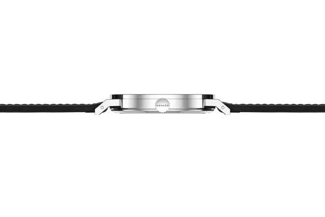 09_NOMOSGlashuette_0136_Tangente_2date_blue_3543x2362px