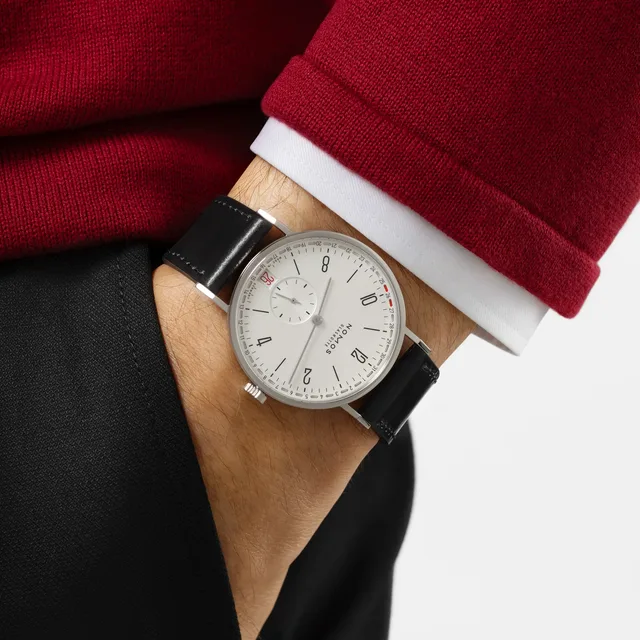 13_NOMOSGlashuette_0135_Tangente_2date_2362x3543px