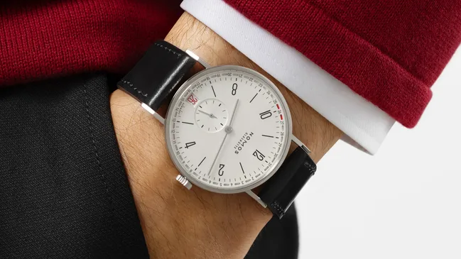 13_NOMOSGlashuette_0135_Tangente_2date_2362x3543px