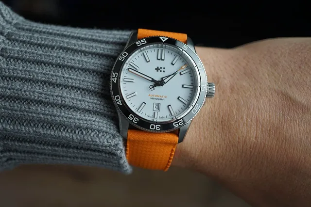 Christopher Ward C60 Trident Pro 300 - 1