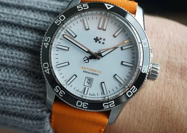 Christopher-Ward-C60-Trident-Pro-300-3