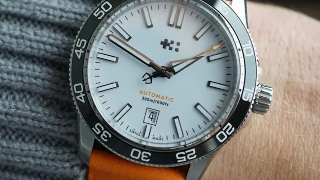 Christopher-Ward-C60-Trident-Pro-300-3