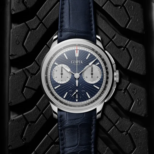 Czapek_FdC_Crossroads_Deep-Blue_Lifestyle-1