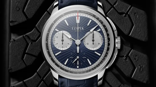 Czapek_FdC_Crossroads_Deep-Blue_Lifestyle-1