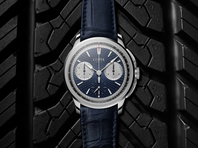 Czapek_FdC_Crossroads_Deep-Blue_Lifestyle