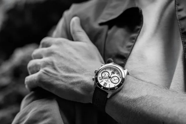 Digital-1-37-23-03-80-33_SeaQ_Chrono_Lifestyle33_1735_bw-3000x2001-1
