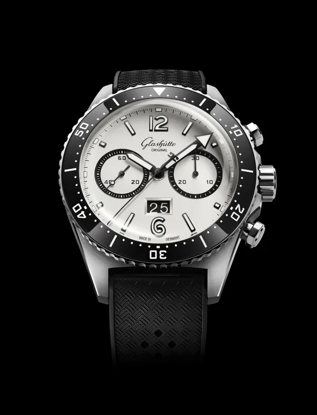 Digital-1-37-23-03-80-33_SeaQ_Chrono_ZB_silver_KB_Black_PR1_RGB-2287x3000-1