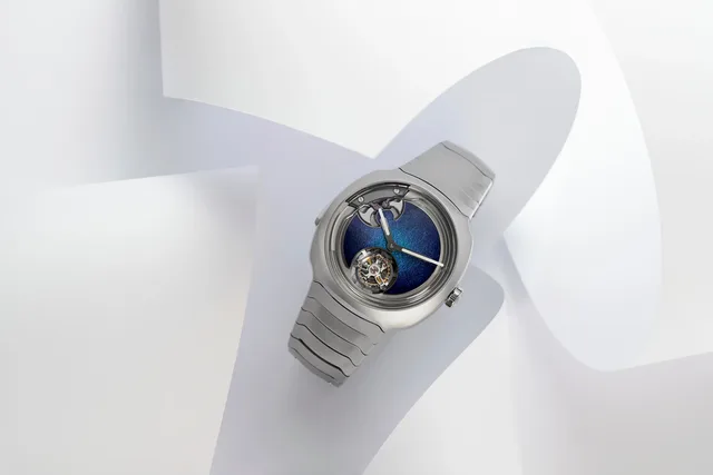 HMoser_6905-1200_Streamliner_Minute_Repeater_ST_AquaBlue__Lifestyle_light_Paper_front