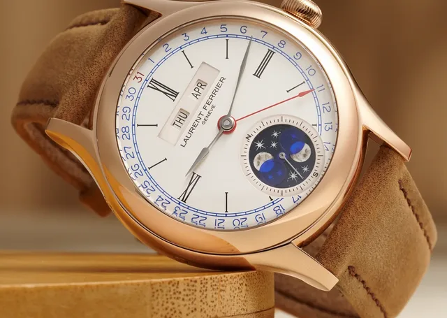 Laurent-Ferrier_Classic-Moon_Red-Gold_LCF039.R5.G3N__Dial-Lifestyle_1600x