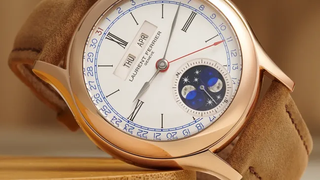 Laurent-Ferrier_Classic-Moon_Red-Gold_LCF039.R5.G3N__Dial-Lifestyle_1600x