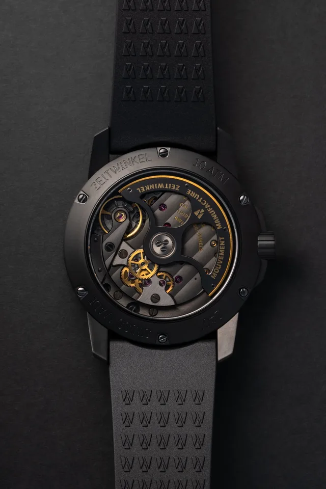 Zeitwinkel-240°-NOIR-Black-Or-caliber