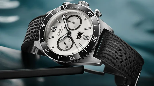 square-Digital-1-37-23-03-80-33_SeaQ_Chrono_ZB_silver_KB_black_Mood_RGB-1
