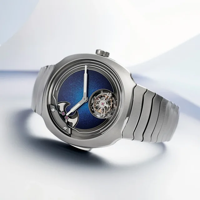 square-HMoser_6905-1200_Streamliner_Minute_Repeater_ST_AquaBlue__Lifestyle_light_Paper_side