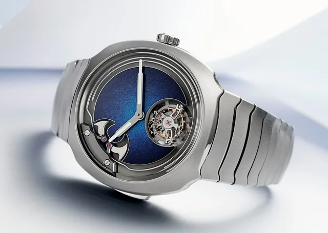 square-HMoser_6905-1200_Streamliner_Minute_Repeater_ST_AquaBlue__Lifestyle_light_Paper_side