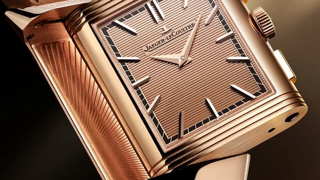 2024-holidayseason-q389256j-reverso-tribute-chronograph-recto-closeup-srgb-16x9-1