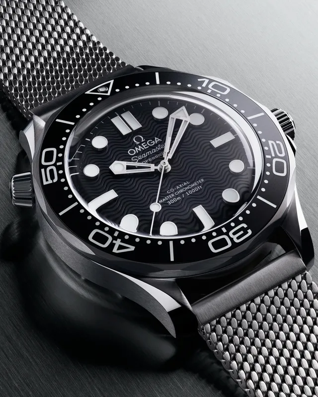 210.30.42.20.01.010_Diver300M_CloseUp_Cadran_4_5