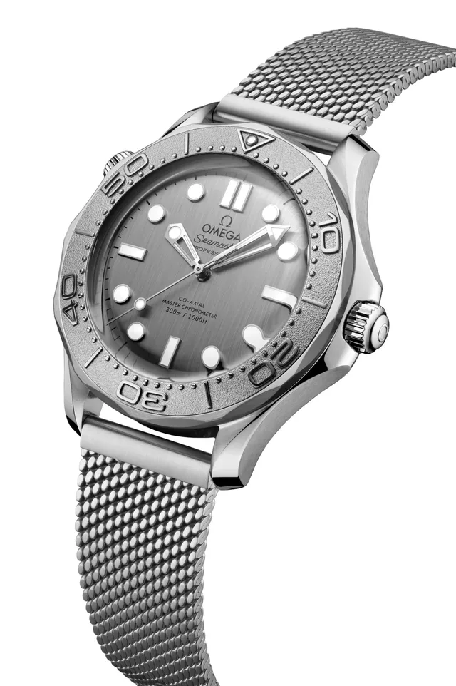 210.30.42.20.06.002_Diver300M_DUO_