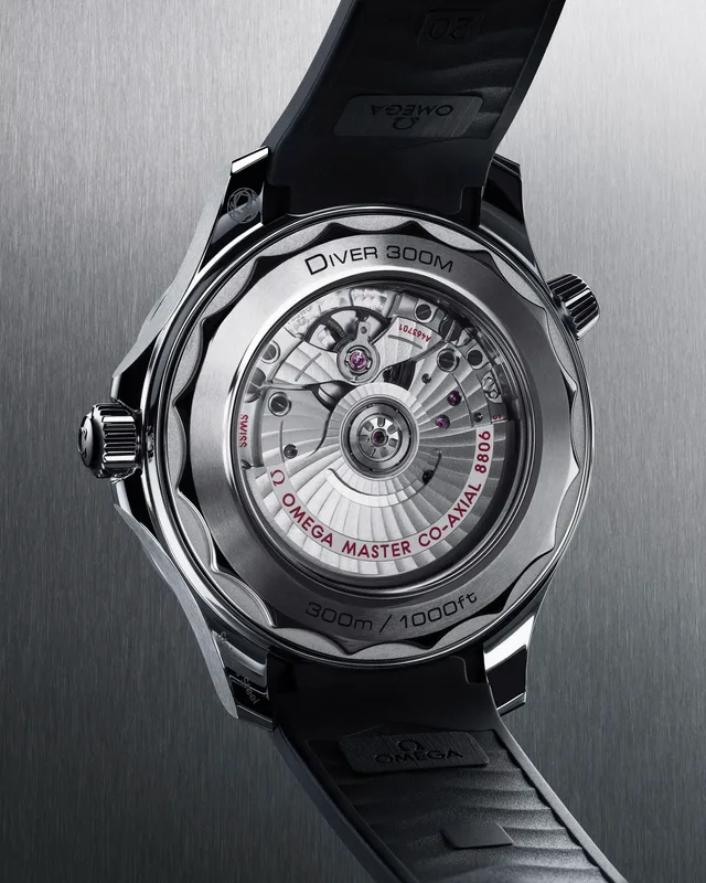 210.32.42.20.01.003_Diver300M_CloseUp_Caseback_4_5