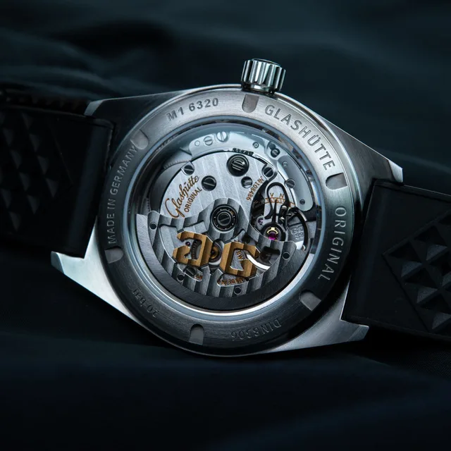 Glashuette_Original_SeaQ-Sapphire-Crystal-Case-Back-2