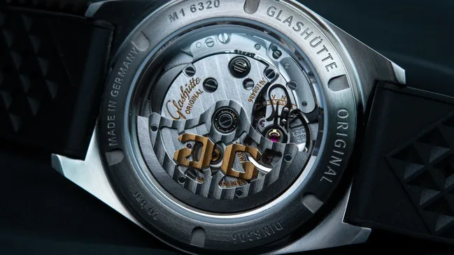 Glashuette_Original_SeaQ-Sapphire-Crystal-Case-Back-2