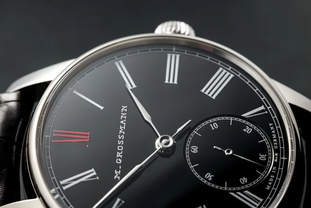 Grossmann_Benu_Weisgold_Emaile_Dial_Detail