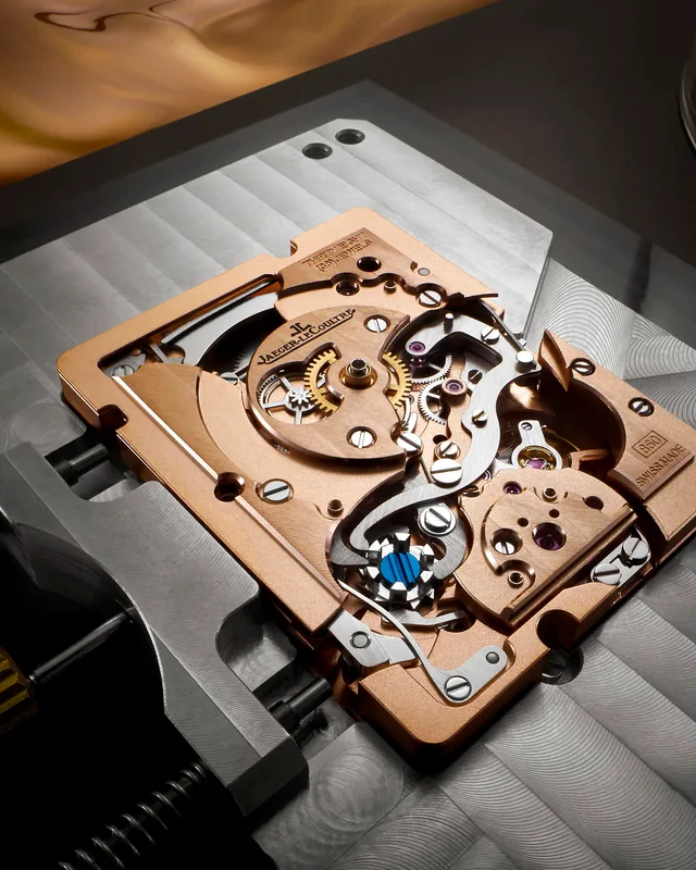 Q389256J_REVERSO_TRIBUTE_CHRONOGRAPH_SF02_ADOBE98_4x5