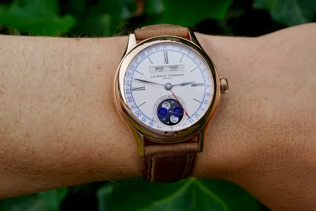 Laurent-Ferrier-Classic-Moon-Silver-3