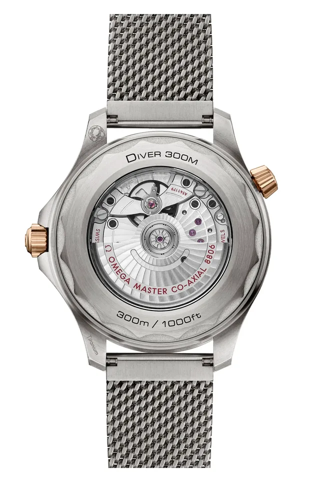 OMEGA_SeamasterDiver_TitanBronzegold_210.90.42.20.10.001_SE_Packshot_Front_RGB_kl