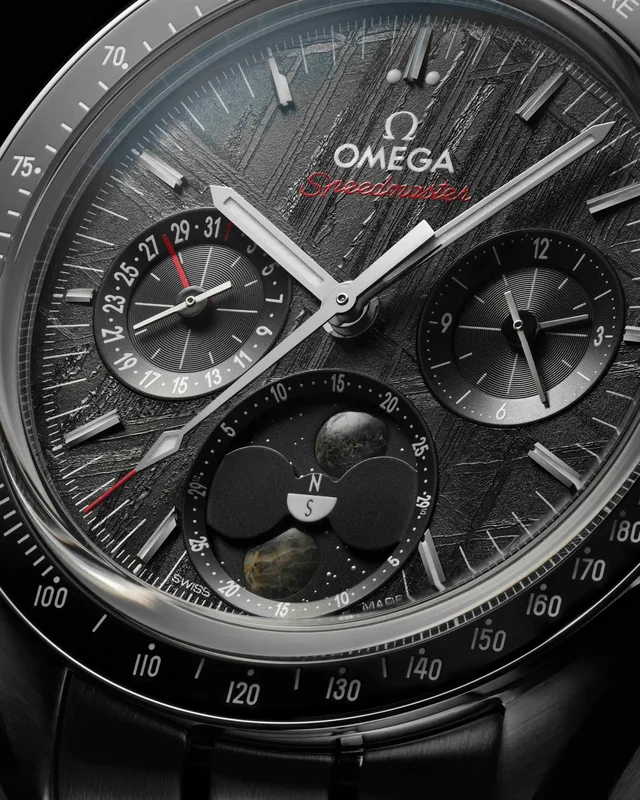 4.-OMEGA_SpeedmasterMoonphaseMeteorite_304.30.43.52.01.001