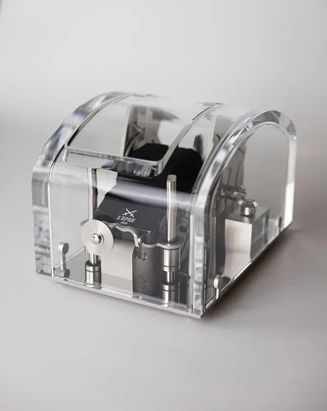 CLOSED_WATCH-BOX_LD
