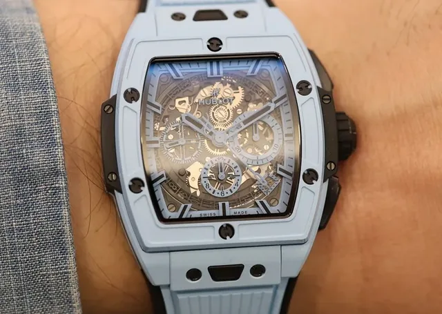 Hublot_Spirit_of_Big_Bang_Chronograph_2025_Blue_Wrist_ZRH