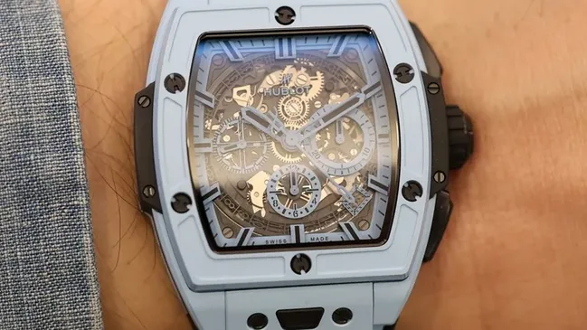 Hublot_Spirit_of_Big_Bang_Chronograph_2025_Blue_Wrist_ZRH