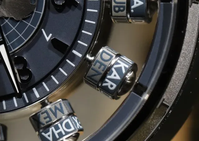 Louis_Vuitton_GMT_2_LVMH_WW_2025