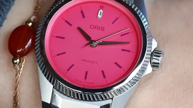 Oris_ProPilot_X_Miss_Piggy_Frontal_Featured_3_ZRH_2025