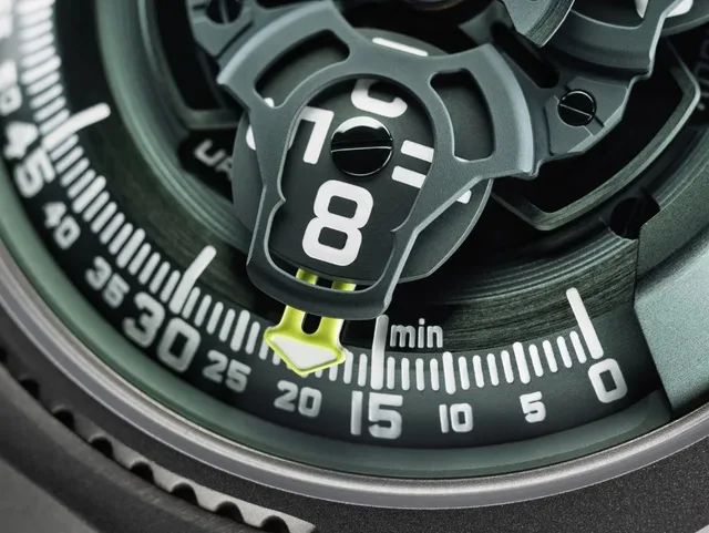 Urwerk_100v-magic-green_detail_1