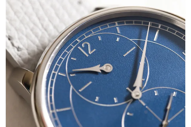 Louis_Erard_Le_Regulateur_Grave_Bleu_Detail