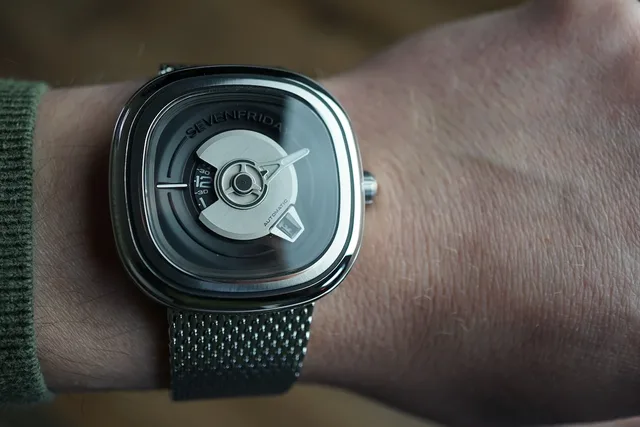 Hands-On With The SevenFriday PE1-01 M - 1